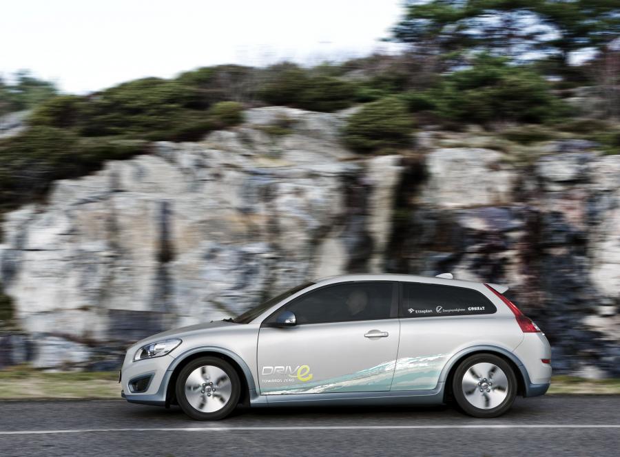  Volvo C30 DRIVe Electric 2011 года  (фото 14 из 37)
